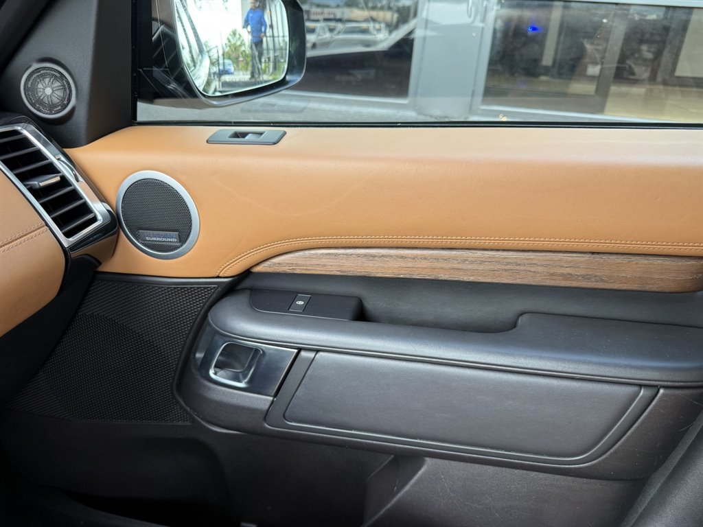 Used 2017 Land Rover Discovery HSE Luxury AWD/4WD image 35
