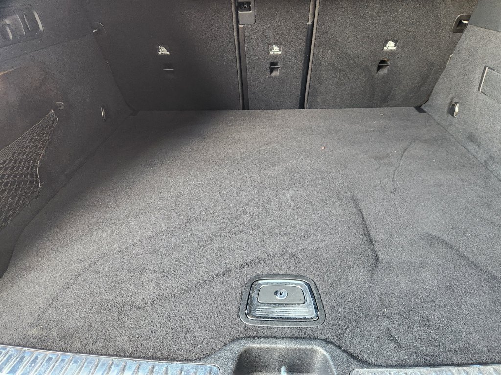 Used 2024 Mercedes-Benz GLC 300 4MATIC image 32