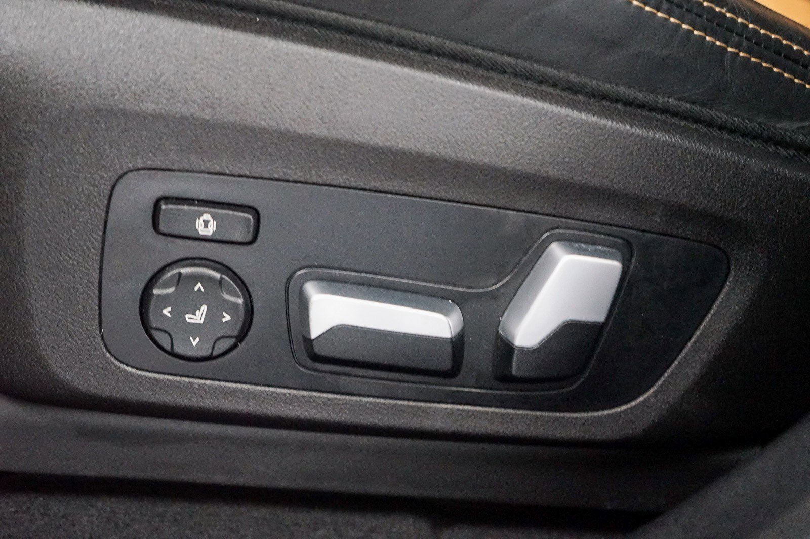 Used 2024 BMW X4 M w/ Competition Package image 21