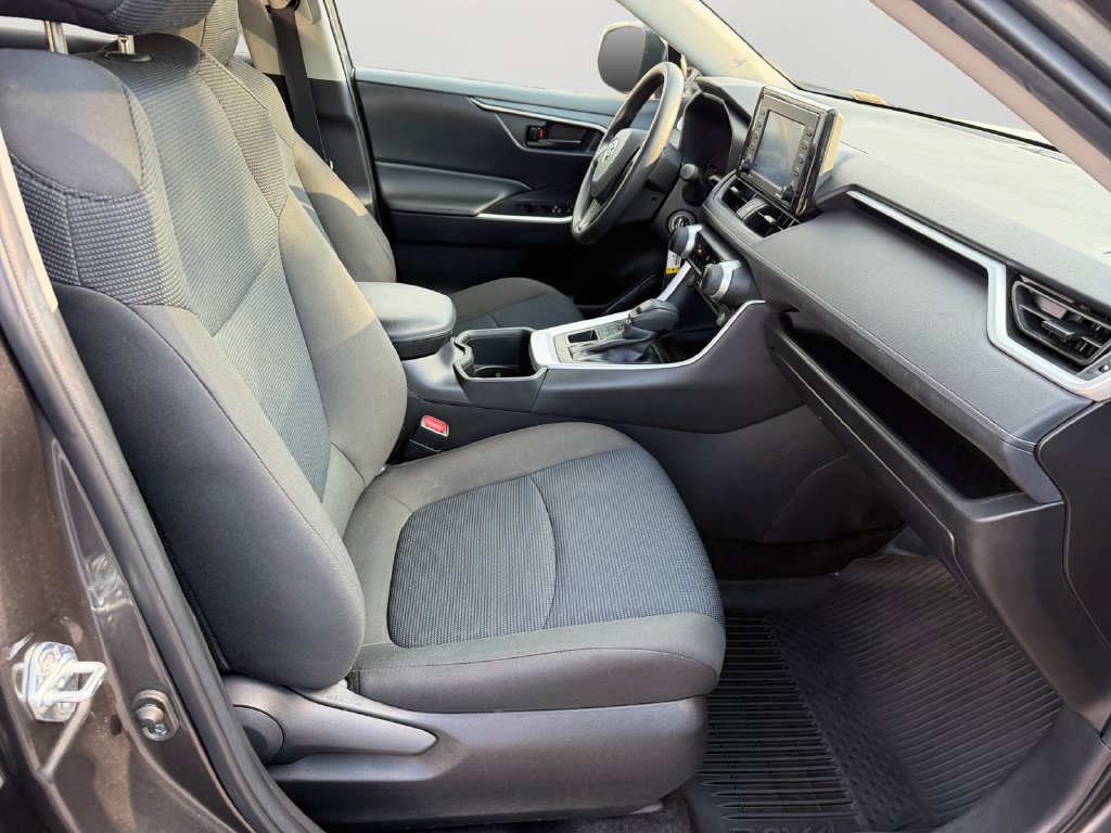 Used 2022 Toyota RAV4 LE AWD/4WD image 12