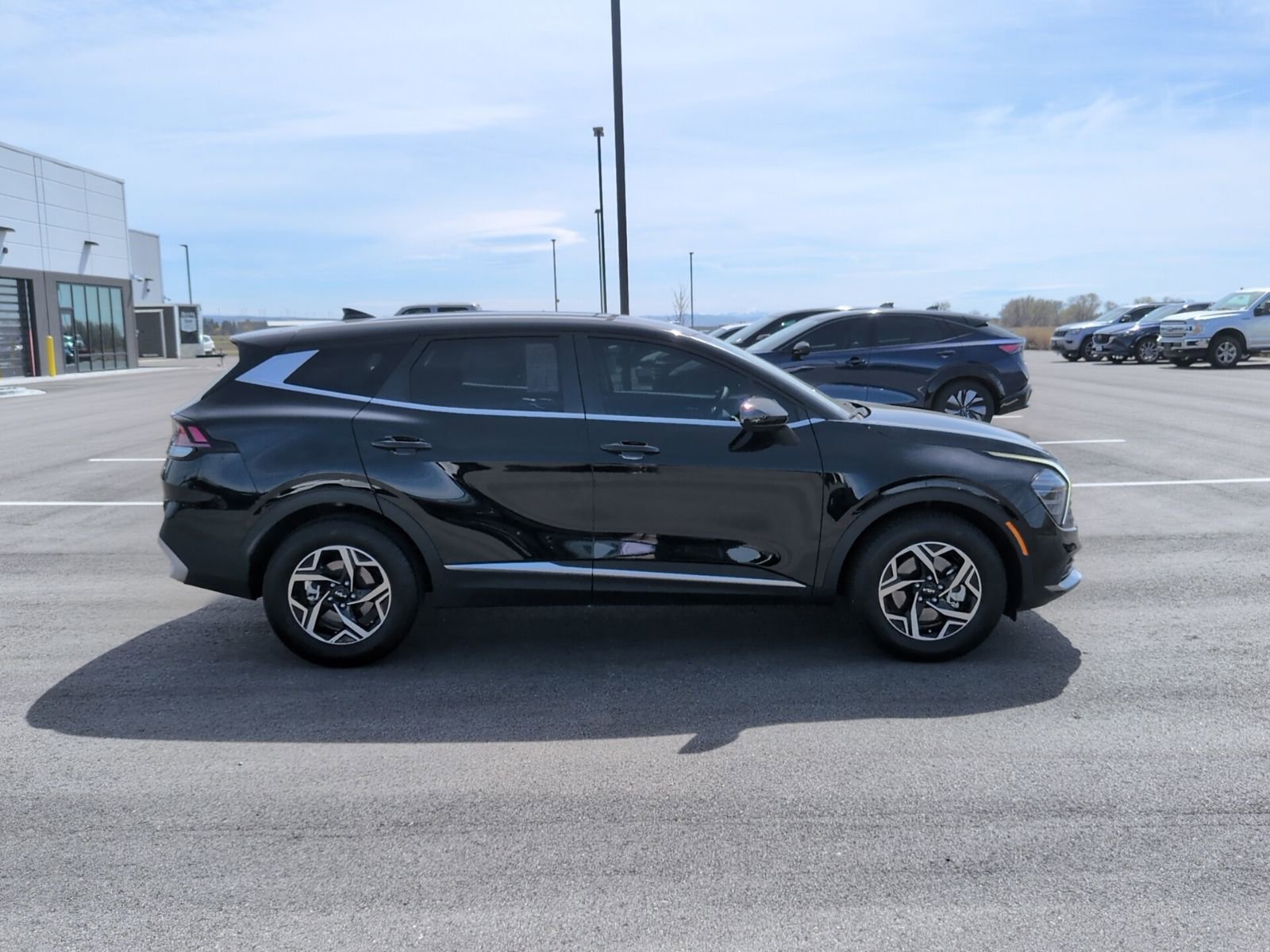 Used 2025 Kia Sportage LX image 8