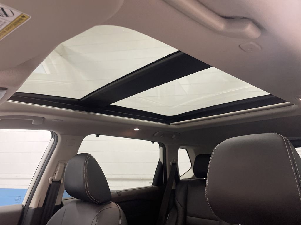 Used 2023 Nissan Rogue SL w/ SL Premium Package image 7