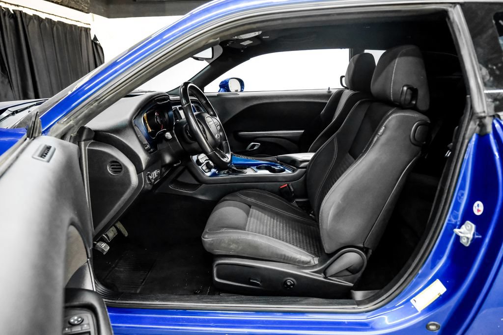 Used 2019 Dodge Challenger SXT w/ Blacktop Package RWD image 4