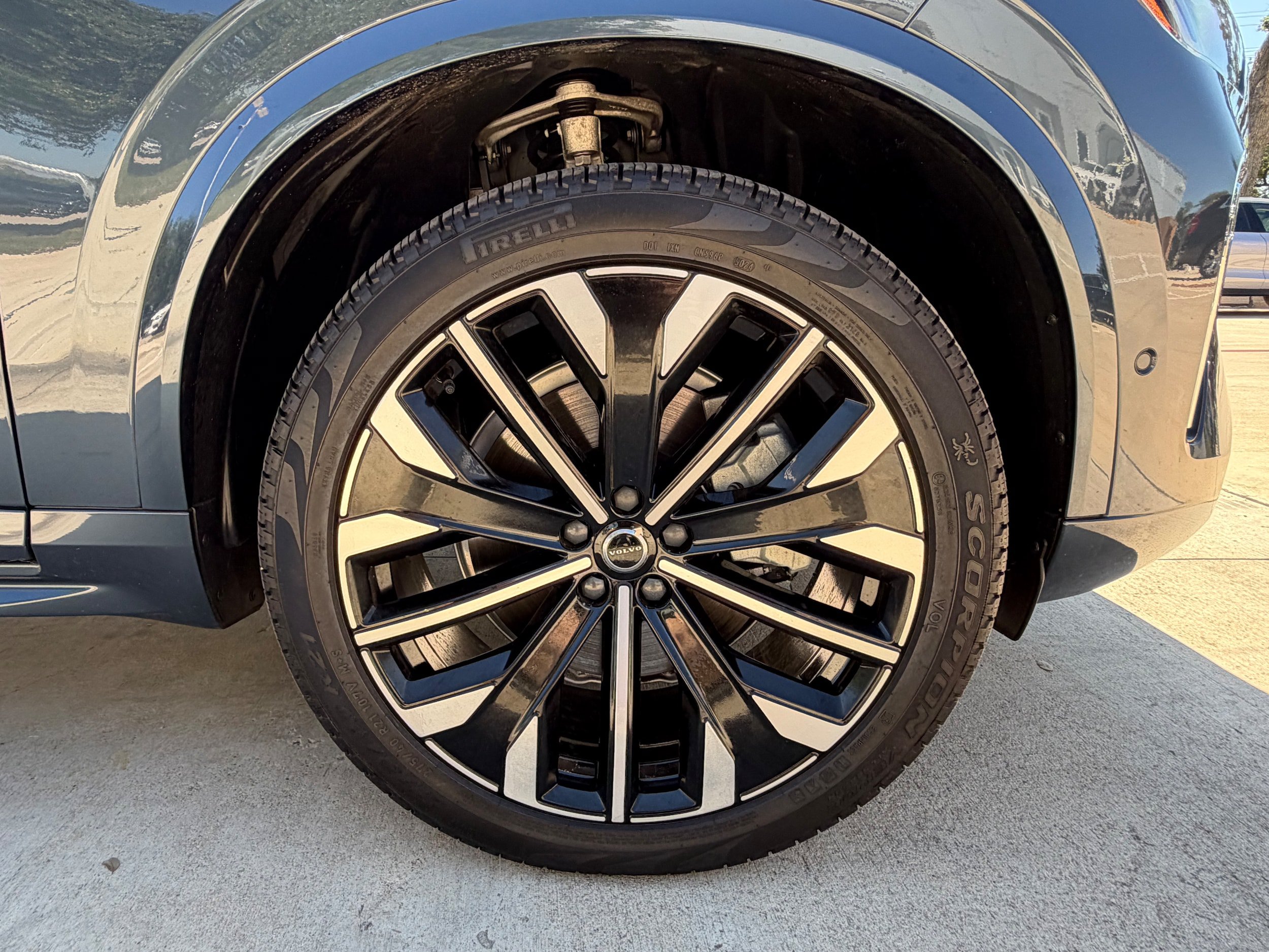 Certified 2025 Volvo XC90 B6 Plus AWD/4WD image 9