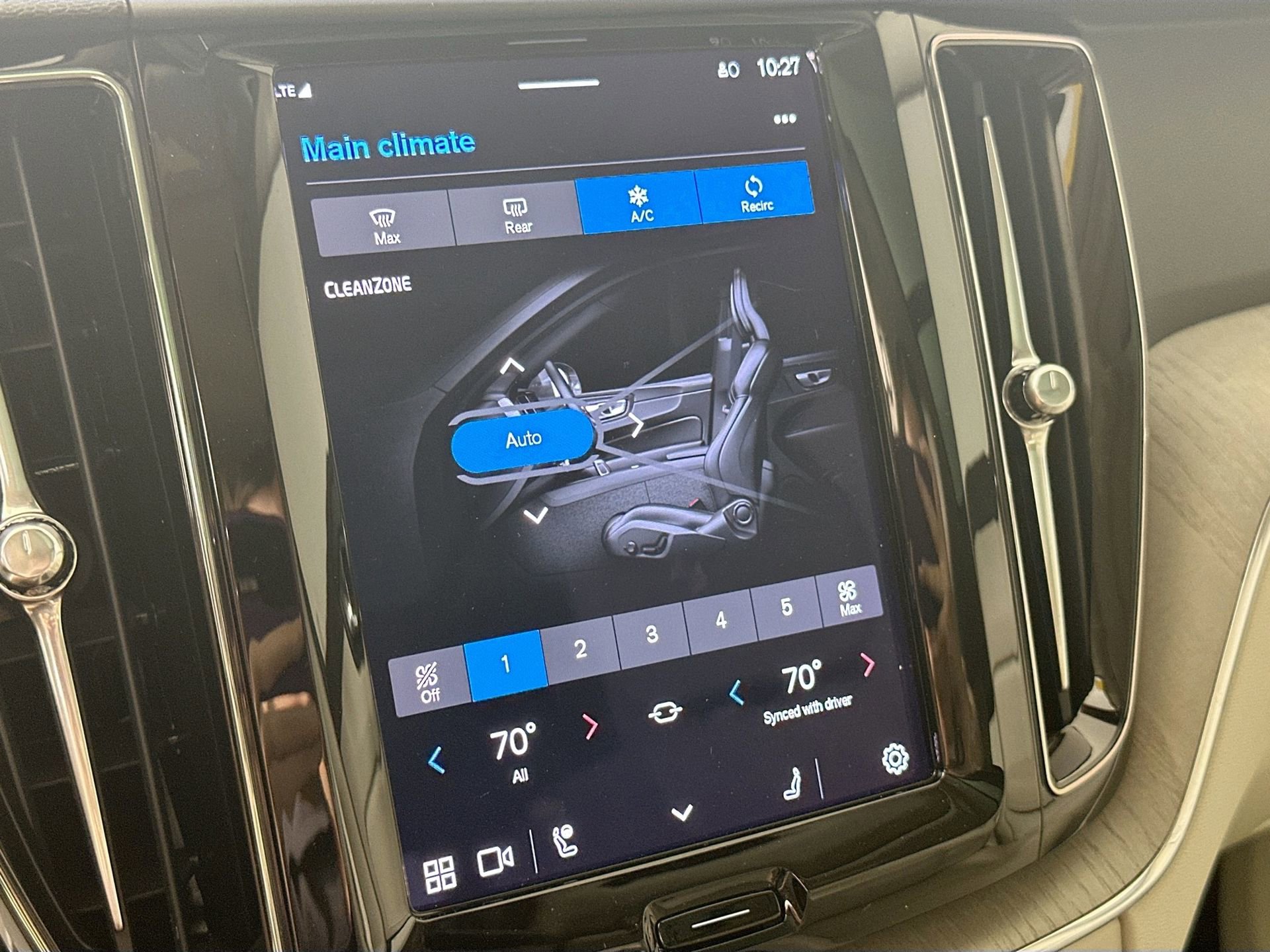 Used 2023 Volvo XC60 B5 Plus w/ Climate Package image 16