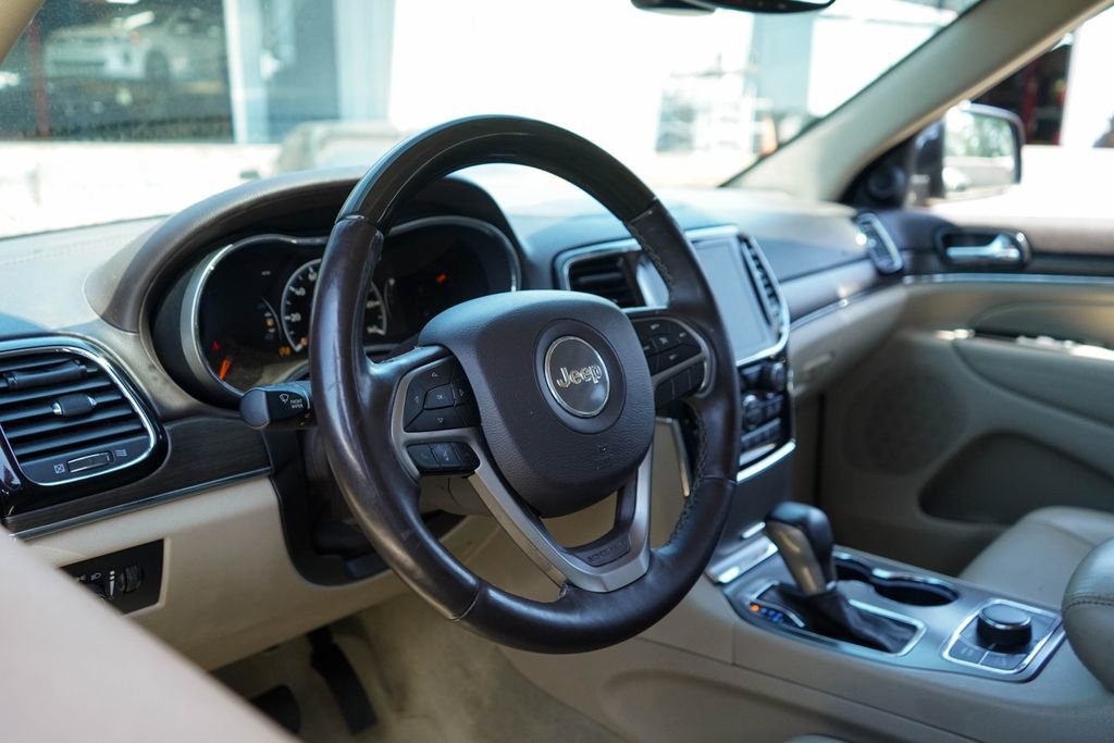 Used 2020 Jeep Grand Cherokee Overland AWD/4WD image 6