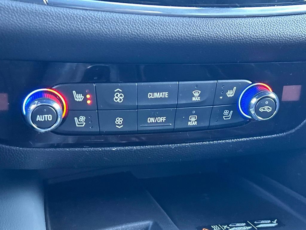 Used 2024 Buick Enclave Premium AWD/4WD image 35
