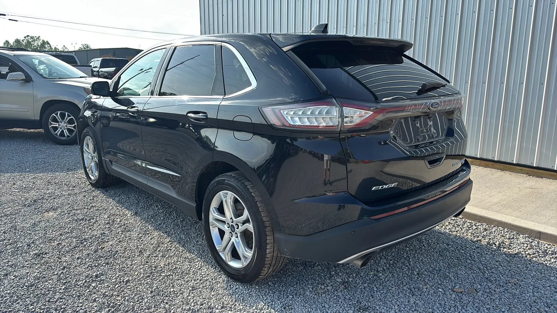 Used 2018 Ford Edge Titanium AWD/4WD image 3