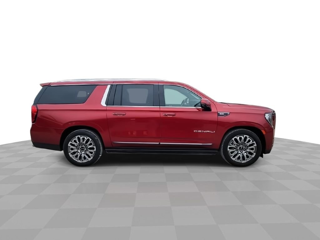 Used 2023 GMC Yukon XL Denali Ultimate w/ LPO, Floor Liner Package AWD/4WD image 9