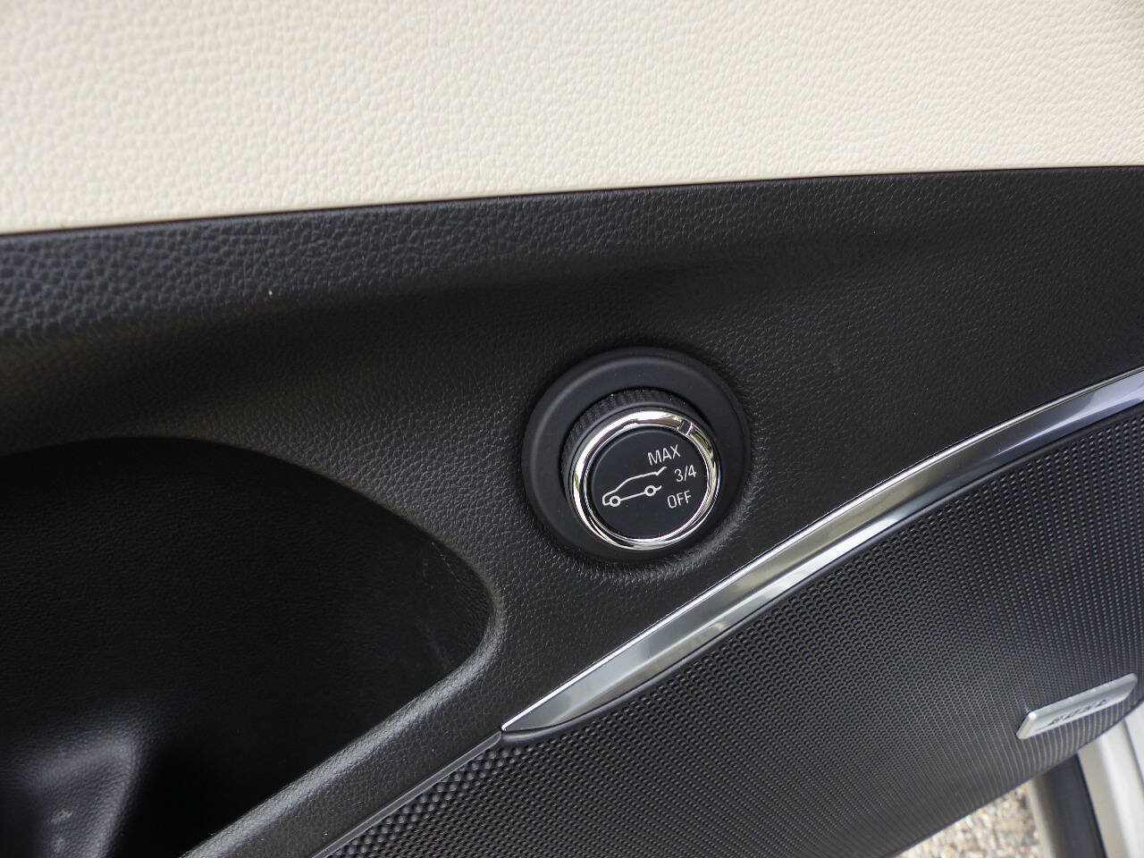 Used 2022 Buick Enclave Premium w/ Surround and Sites Package FWD image 23