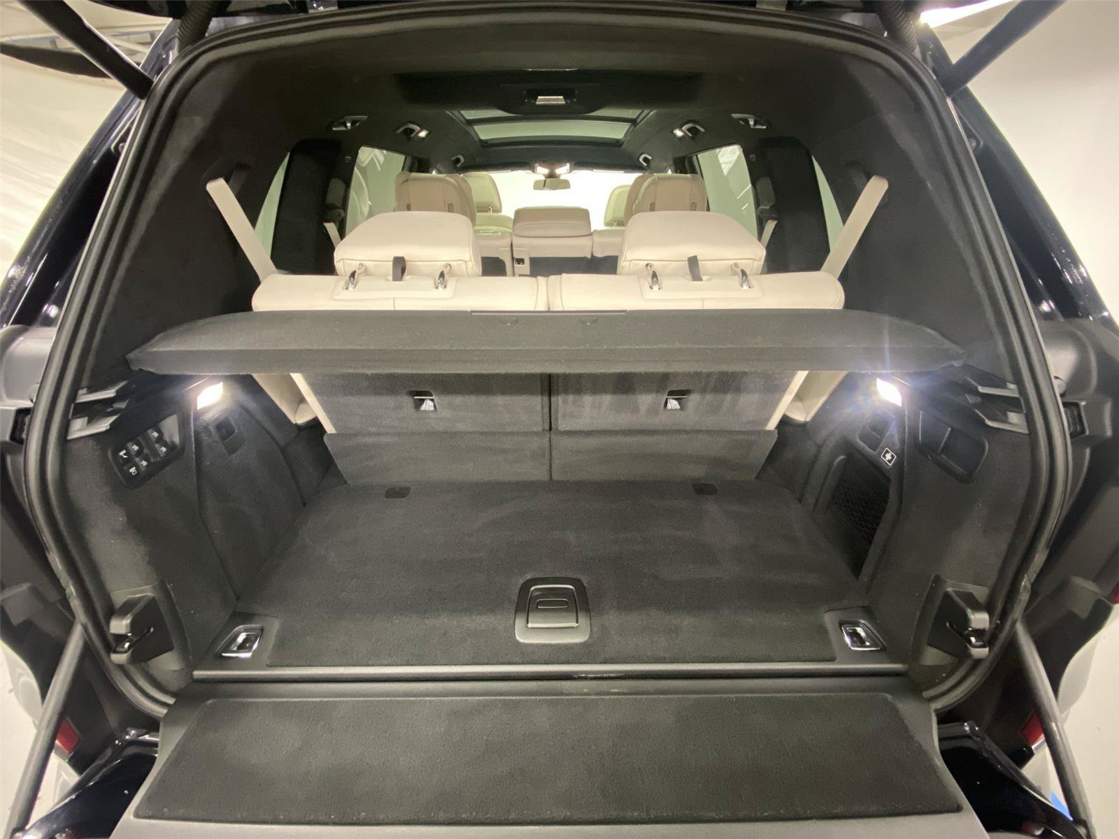 Used 2021 BMW X7 xDrive40i w/ M Sport Package AWD/4WD image 25