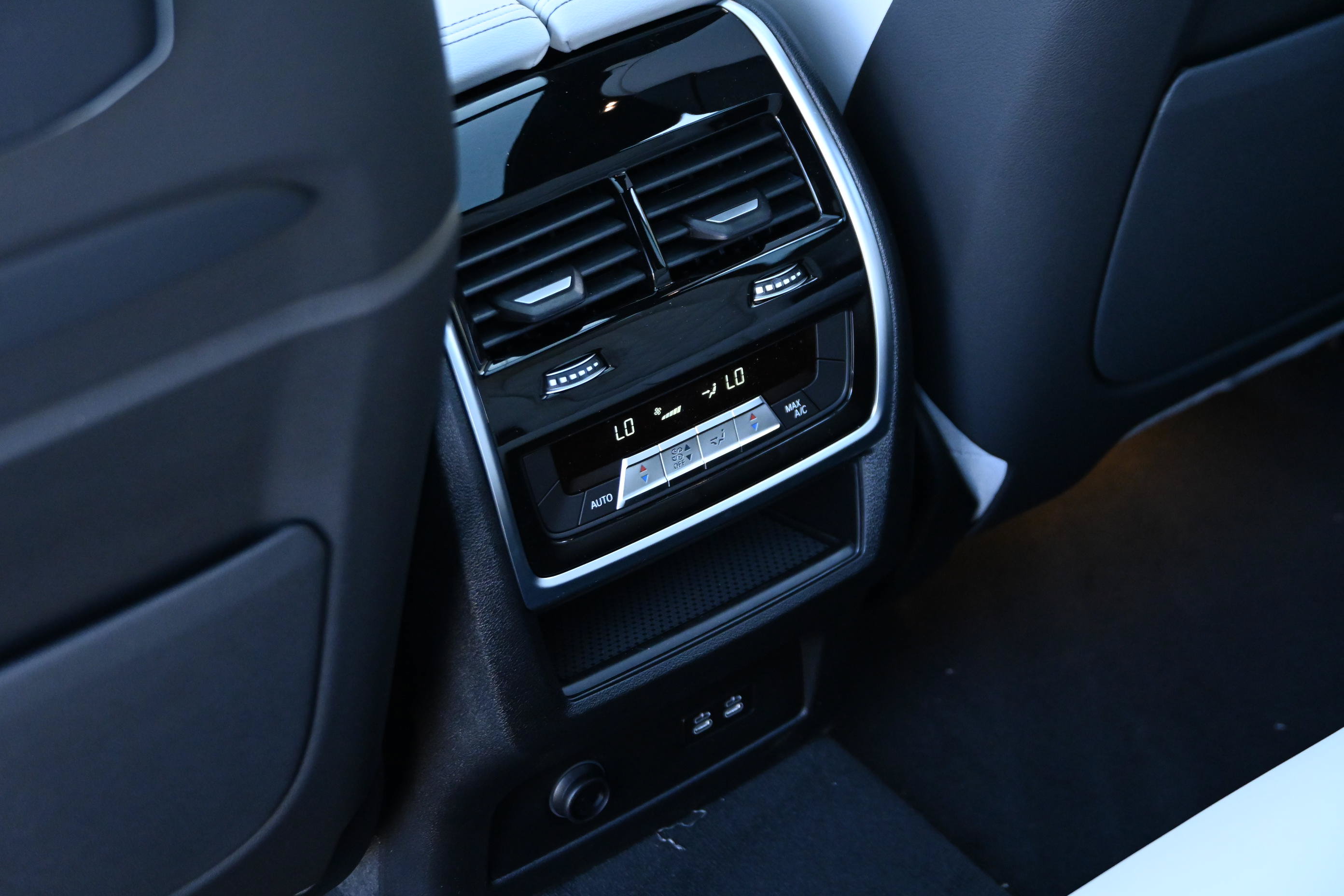 Used 2026 BMW X7 M60i AWD/4WD image 30