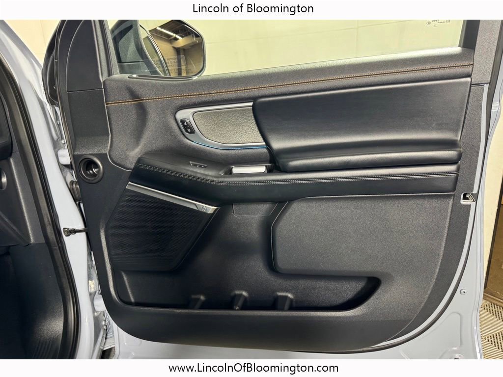Used 2025 Ford Expedition Tremor AWD/4WD image 14