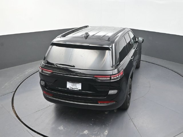 Used 2025 Jeep Grand Cherokee Altitude AWD/4WD image 17