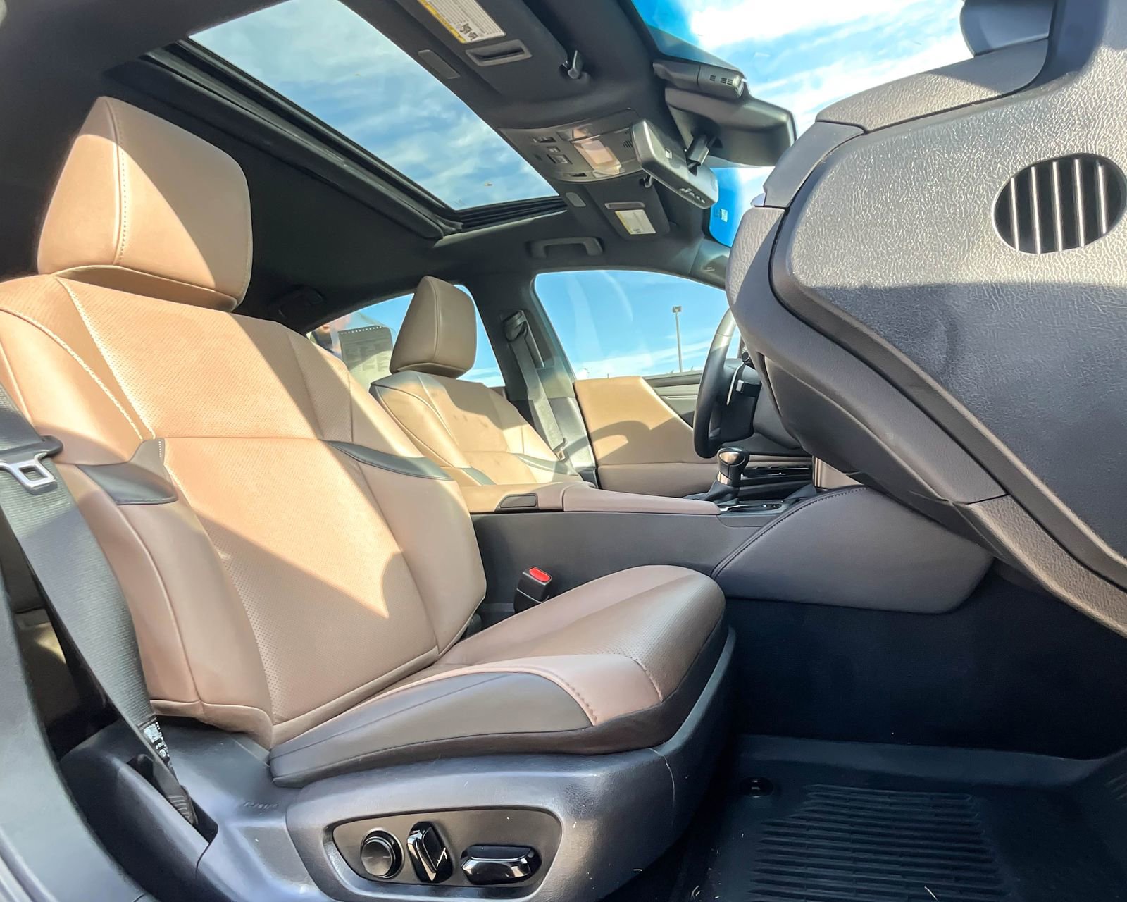 Used 2023 Lexus ES 350 w/ Premium Package image 14