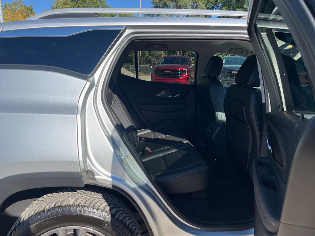 Used 2022 GMC Terrain SLT w/ LPO, Floor Liner Package AWD/4WD image 31