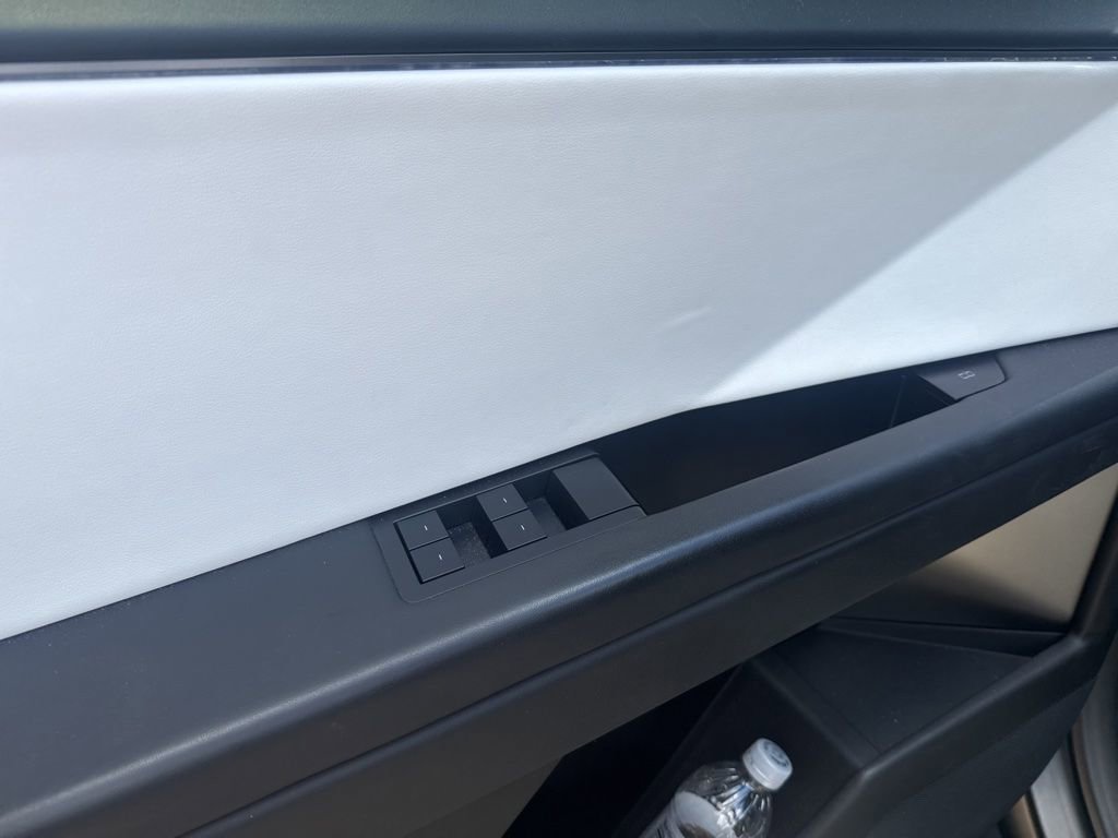 Used 2024 Tesla Cybertruck AWD Crew Cab image 9