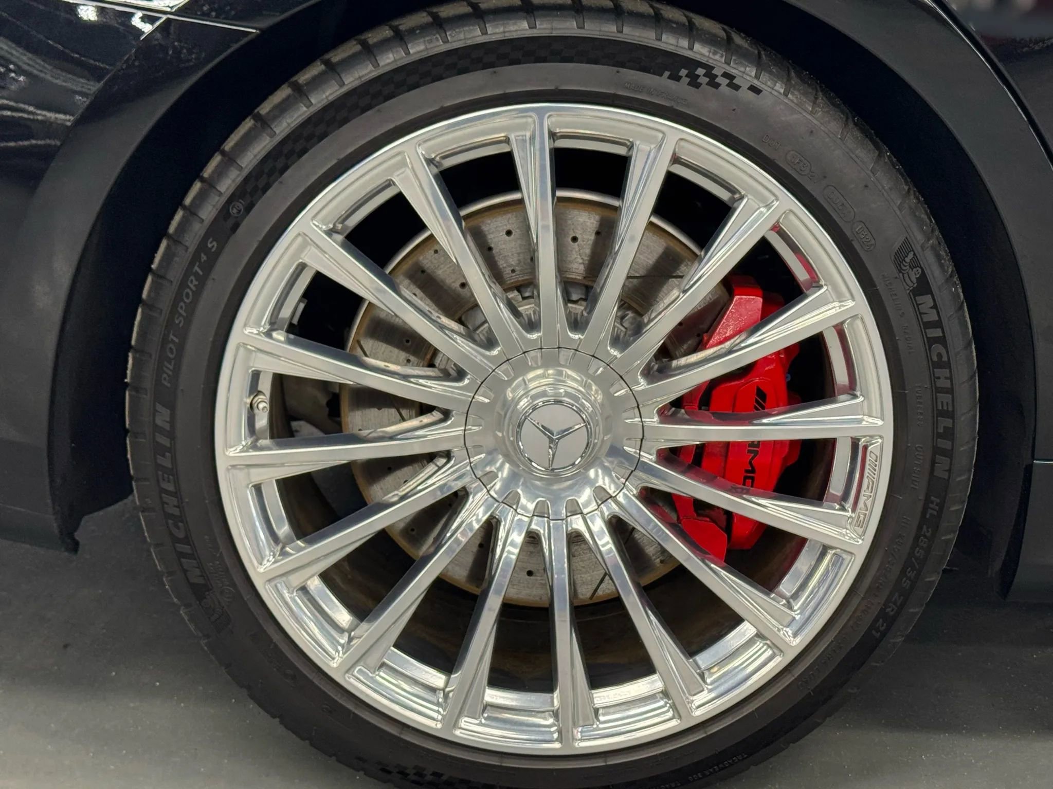 Used 2024 Mercedes-Benz S 63 AMG S w/ Carbon Fiber Exterior Package image 19