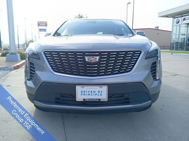 Used 2023 Cadillac XT4 Premium Luxury image 2