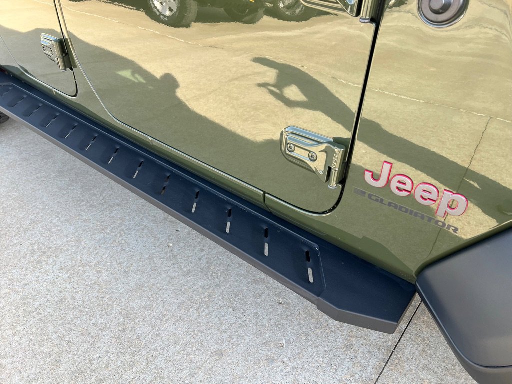 Used 2023 Jeep Gladiator Rubicon w/ Cold Weather Group AWD/4WD image 11