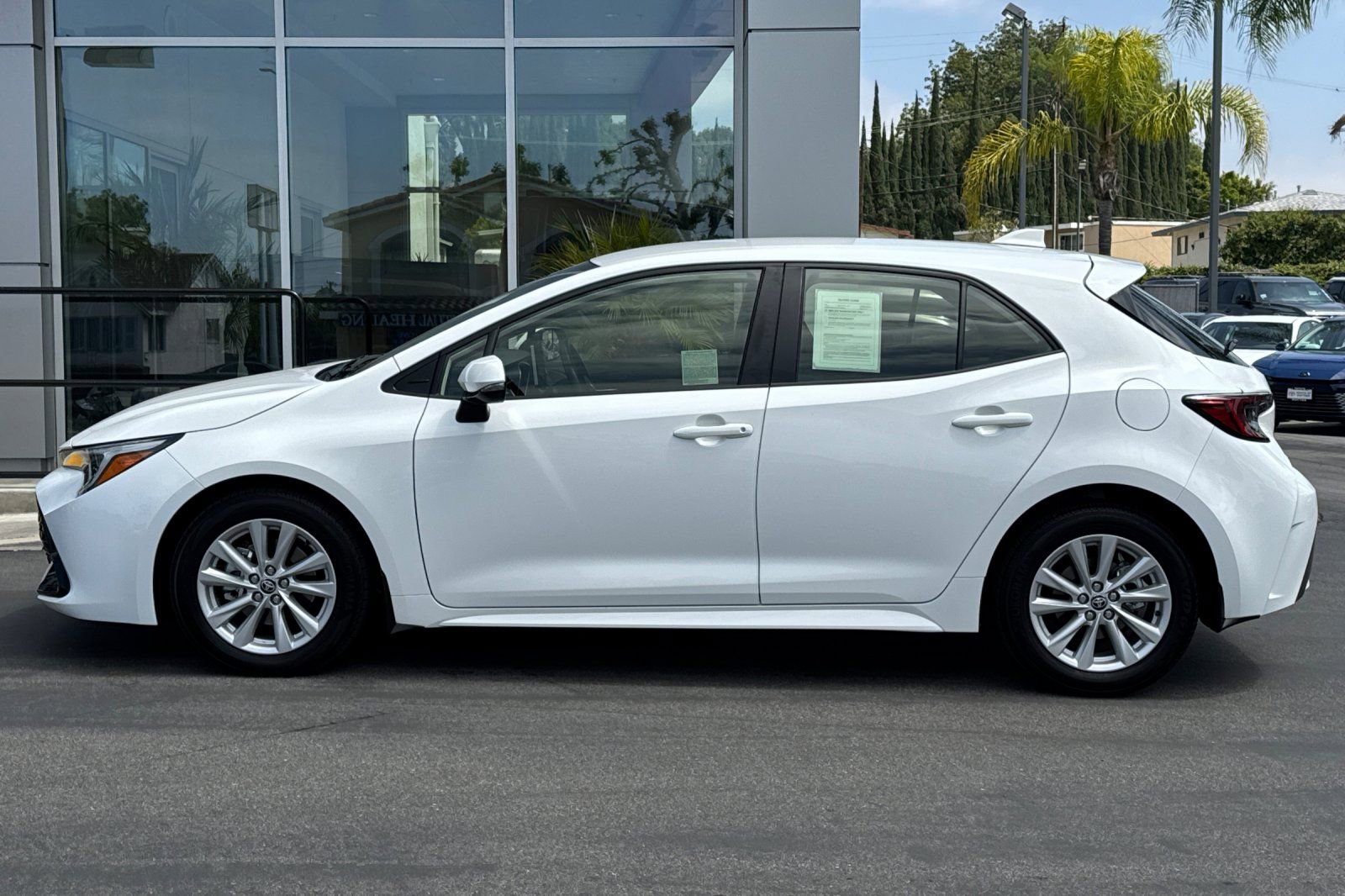 Used 2025 Toyota Corolla SE w/ SE Package FWD image 9