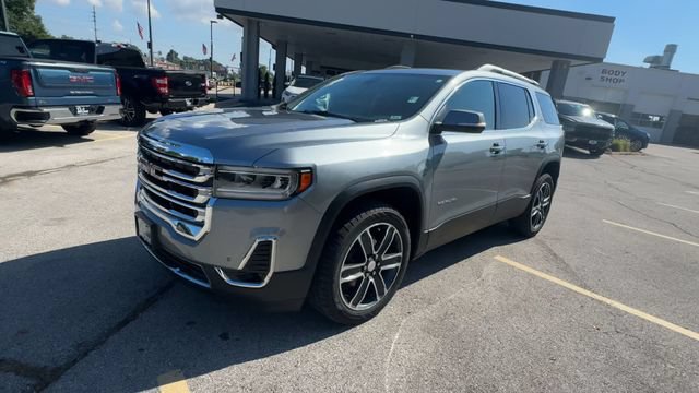 Used 2023 GMC Acadia SLT w/ Preferred Package FWD image 4
