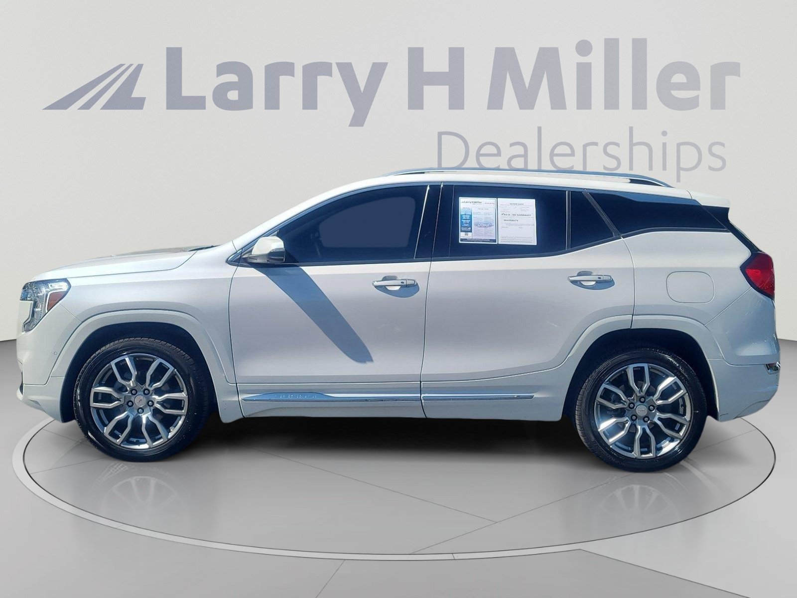 Used 2022 GMC Terrain Denali w/ Denali Premium Package AWD/4WD image 2