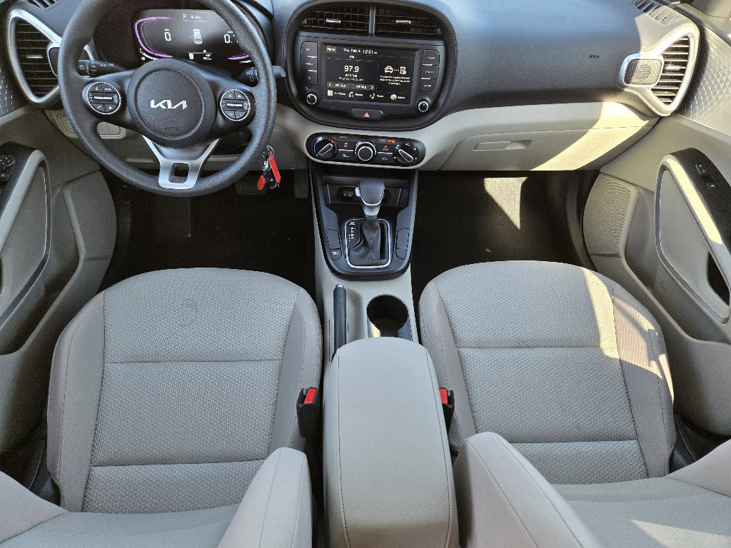 Certified 2025 Kia Soul S image 5