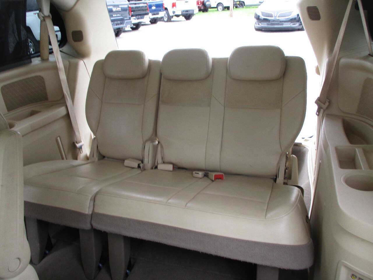 Used 2008 Chrysler Town & Country Limited w/ Entertainment Group #3 FWD image 28