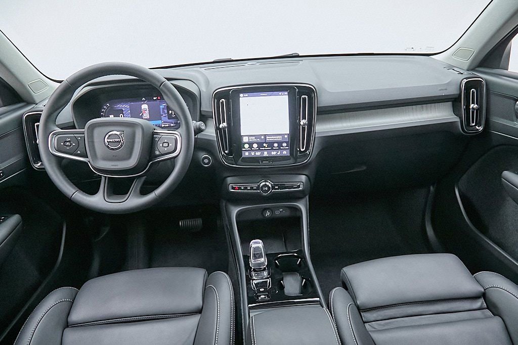 New 2026 Volvo XC40 B5 Plus w/ Protection Package Premier image 27