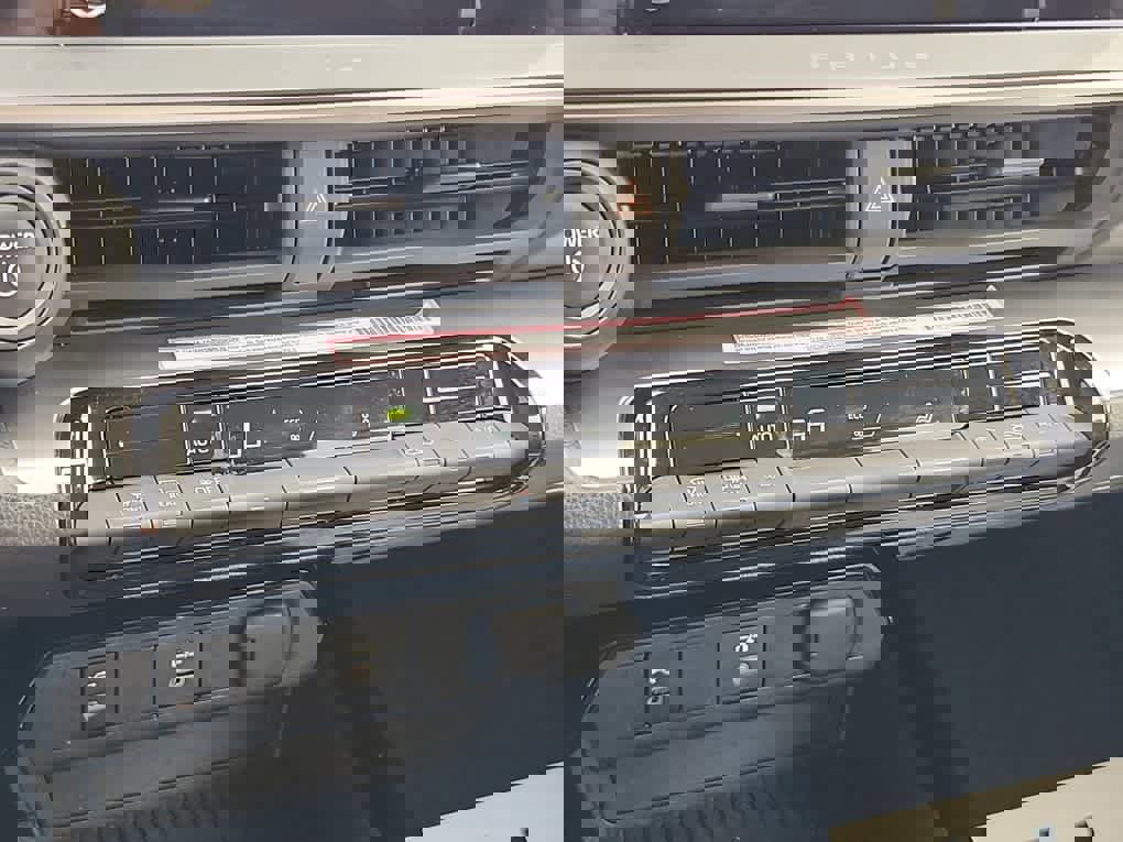 Used 2023 Toyota Prius LE image 17