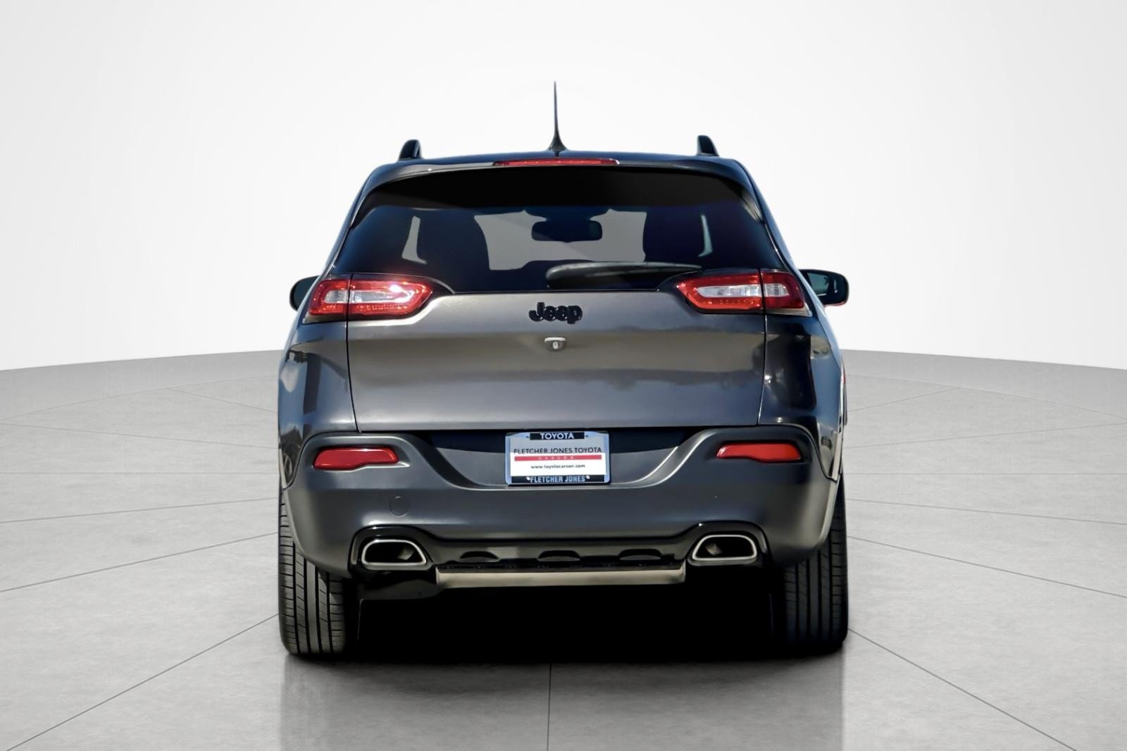 Used 2018 Jeep Cherokee Latitude w/ Altitude Package FWD image 4