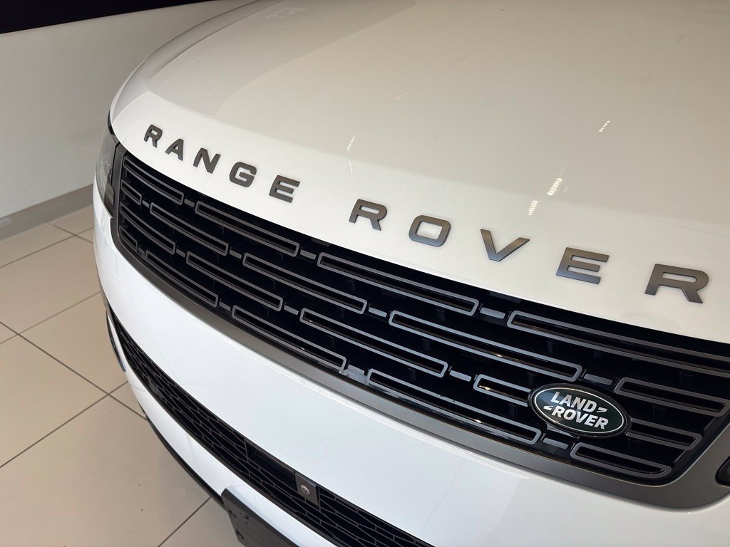 Used 2025 Land Rover Range Rover Sport AWD/4WD image 10
