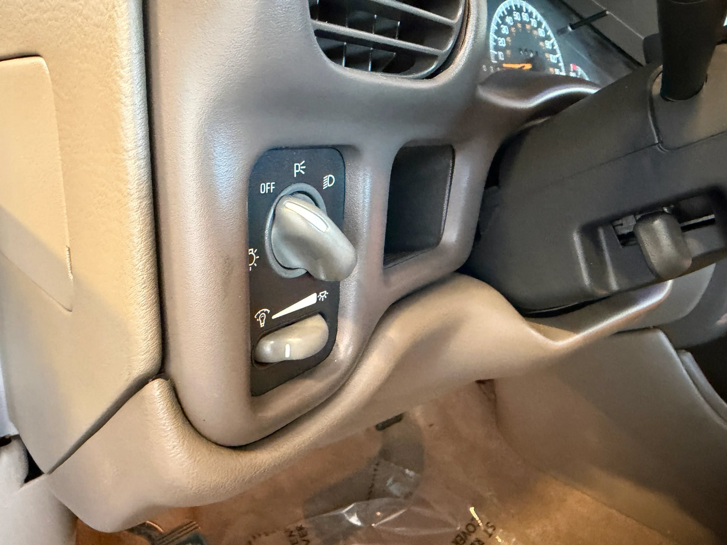 Used 2000 Pontiac Grand Prix GT w/ Opt Pkg FWD image 11
