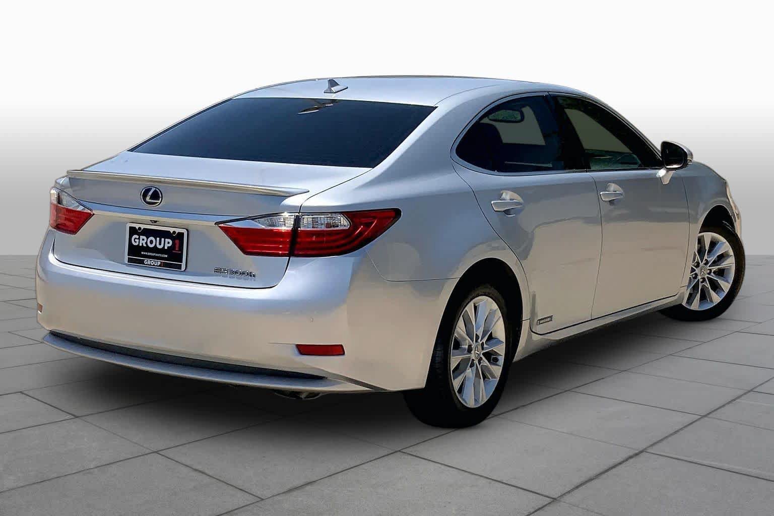 Used 2014 Lexus ES 300h w/ Luxury Package w/Bamboo Trim FWD image 13
