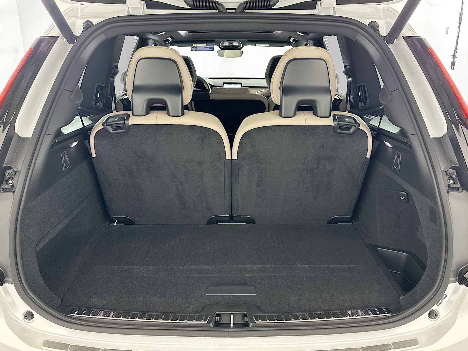 New 2026 Volvo XC90 B5 Plus image 25