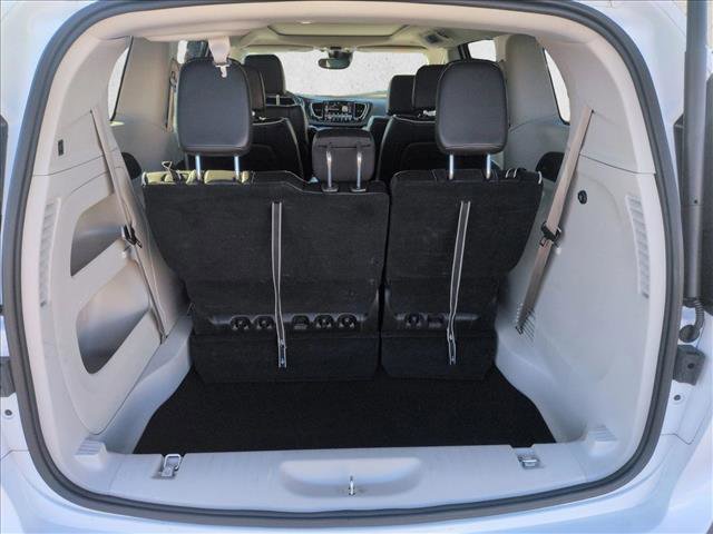 Used 2024 Chrysler Pacifica Limited image 6
