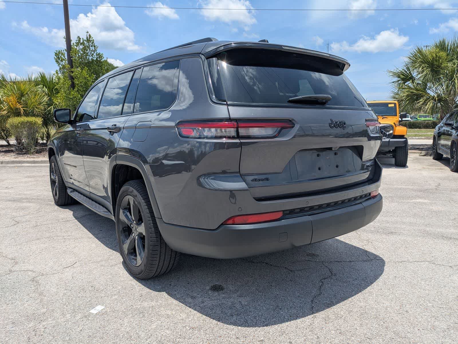 Used 2024 Jeep Grand Cherokee L Limited w/ Black Appearance Package AWD/4WD image 6