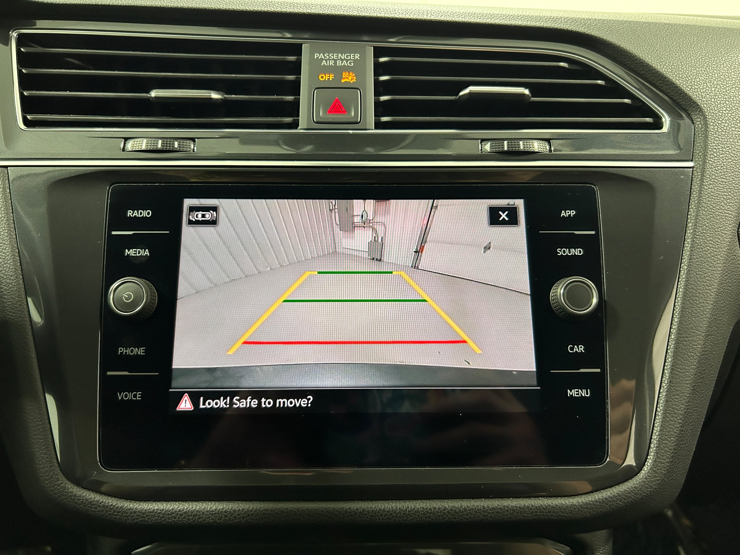 Used 2022 Volkswagen Tiguan SE AWD/4WD image 8