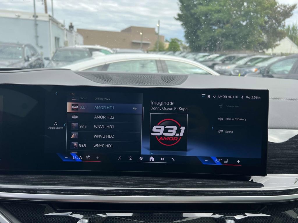 Used 2024 BMW X7 xDrive40i w/ M Sport Package image 26