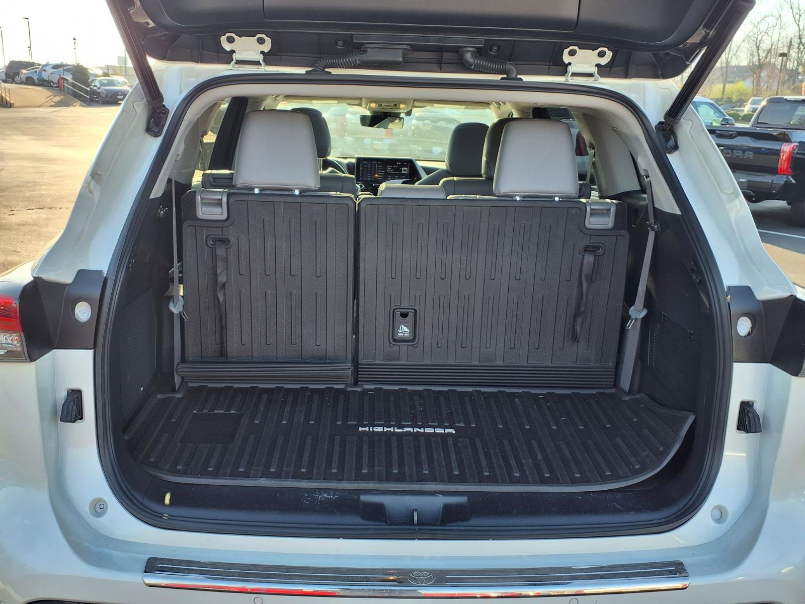 Certified 2021 Toyota Highlander Platinum image 30