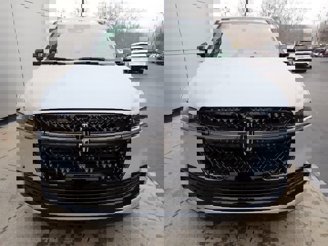 New 2025 Lincoln Navigator Reserve w/ Jet Appearance Package image 9