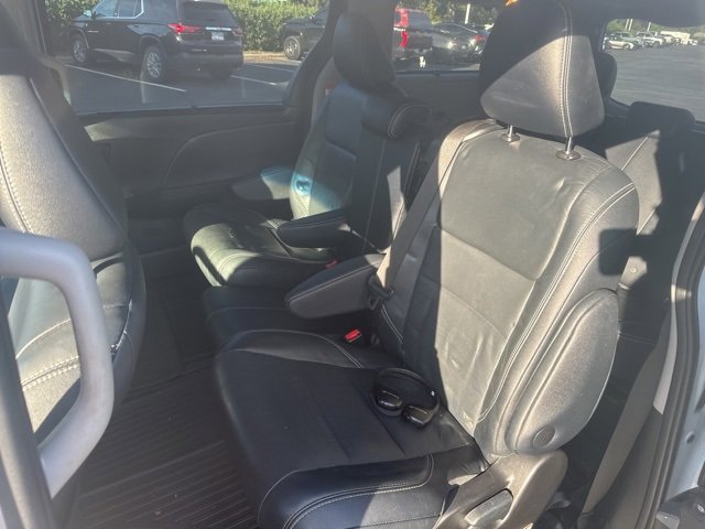 Used 2015 Toyota Sienna SE image 11