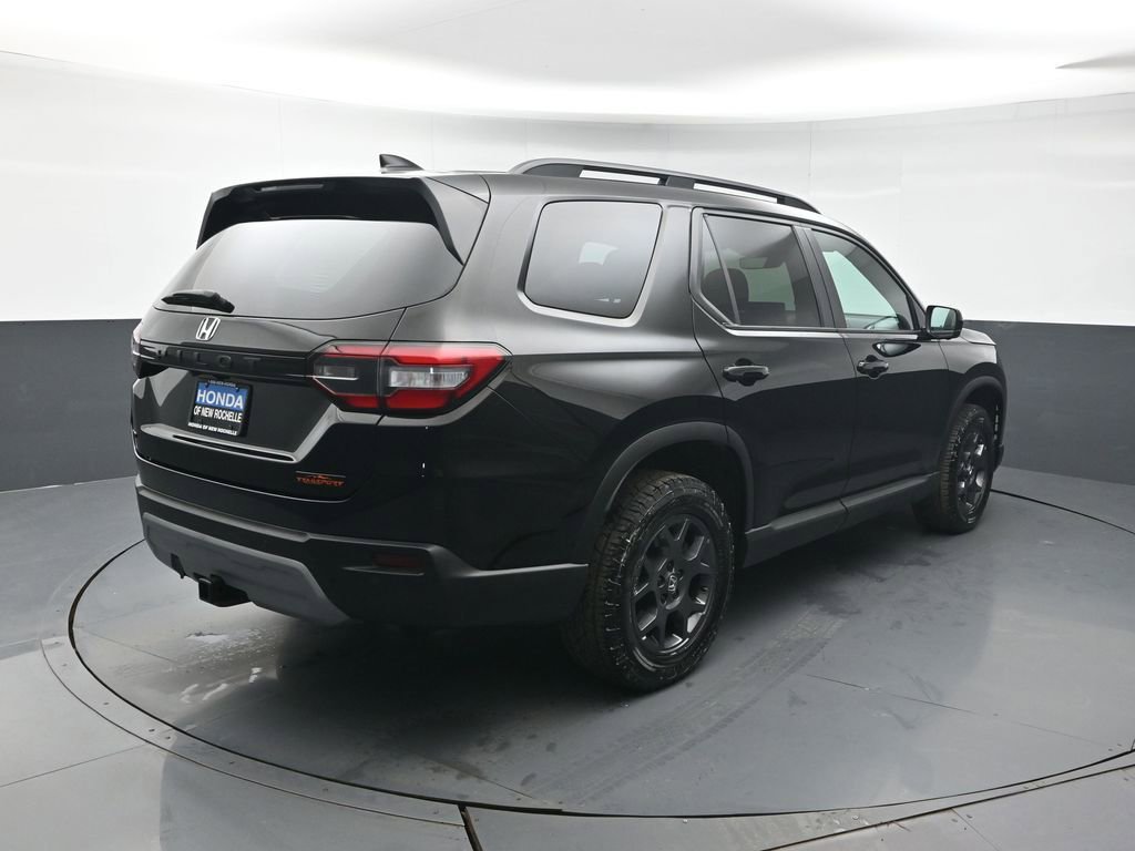 Certified 2023 Honda Pilot TrailSport image 7