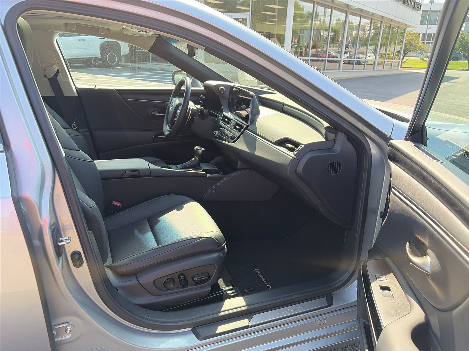 Used 2025 Lexus ES 350 w/ Premium Package FWD image 15