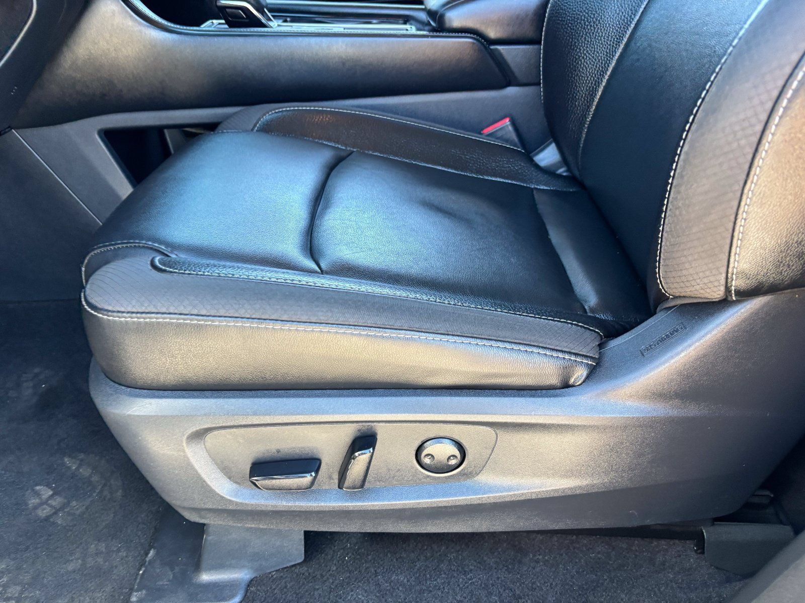 Certified 2023 Nissan Pathfinder SL FWD image 21