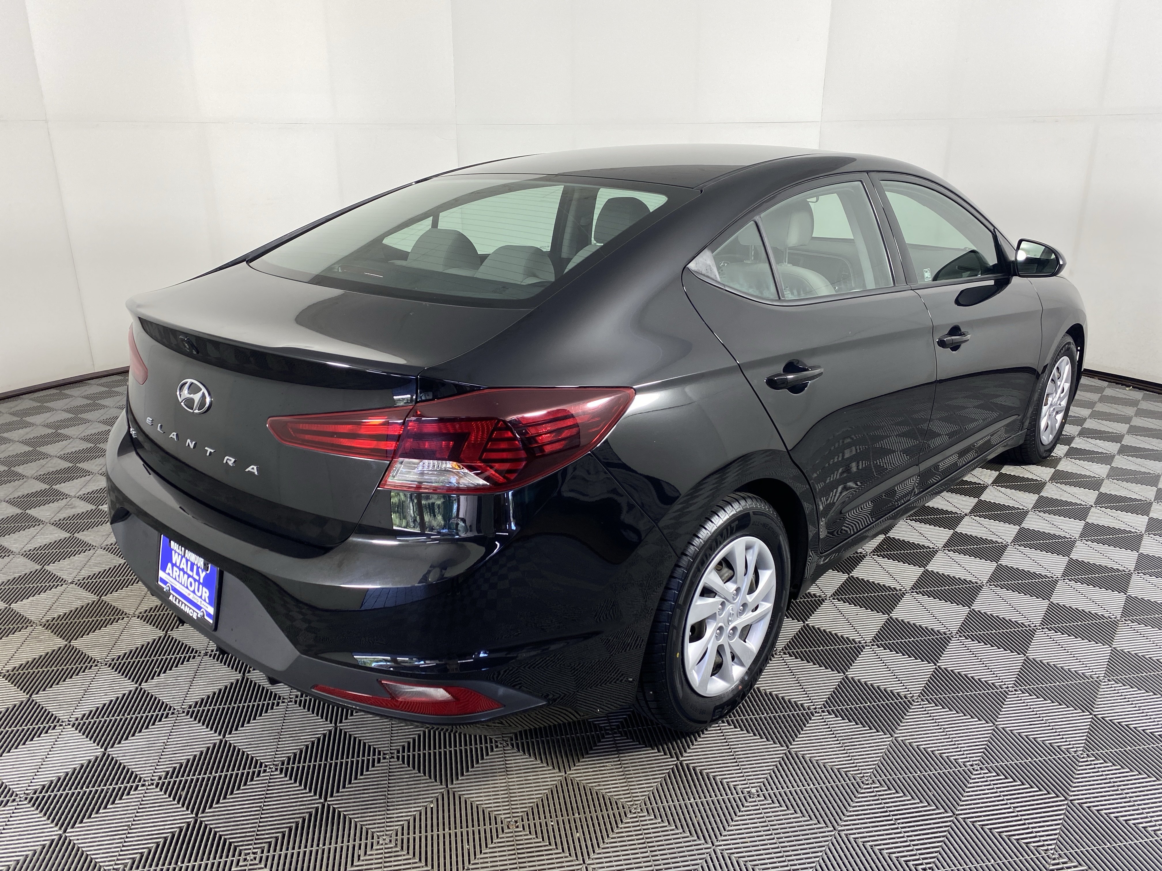 Used 2020 Hyundai Elantra SE FWD image 6