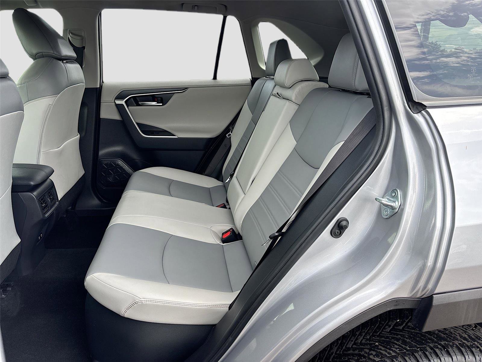 Used 2019 Toyota RAV4 Limited w/ Carpet Mat Package AWD/4WD image 26