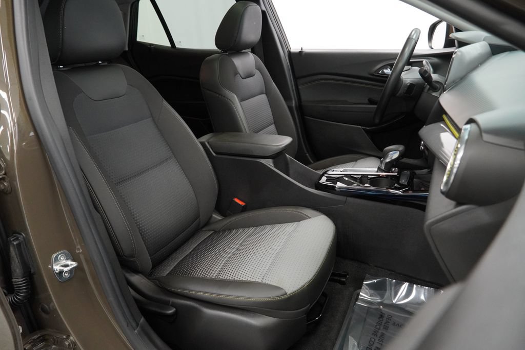 Certified 2024 Chevrolet Trax LT w/ Sunroof Package FWD image 31