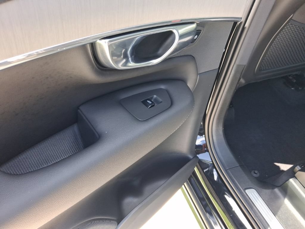 Certified 2025 Volvo XC90 B5 Core w/ Protection Package Premier AWD/4WD image 12